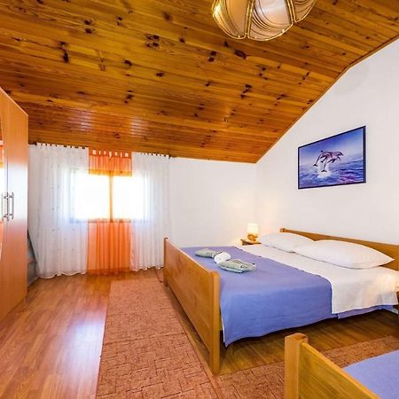 Apartment Matkos - With Garden And Terrace Нін Екстер'єр фото