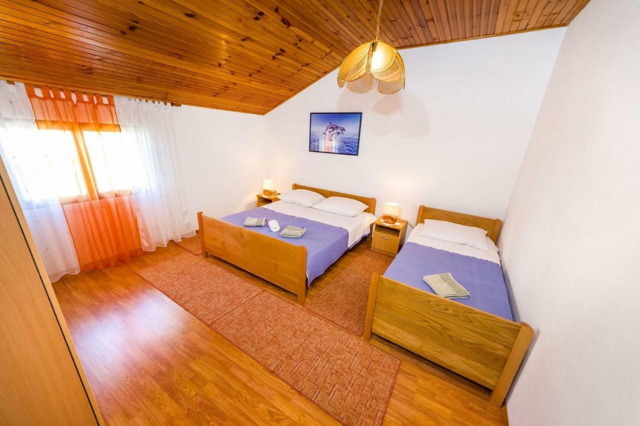 Apartment Matkos - With Garden And Terrace Нін Екстер'єр фото