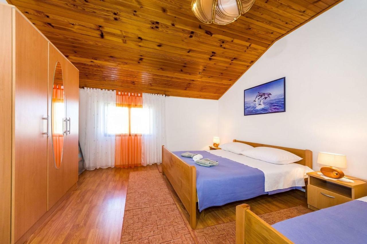 Apartment Matkos - With Garden And Terrace Нін Екстер'єр фото