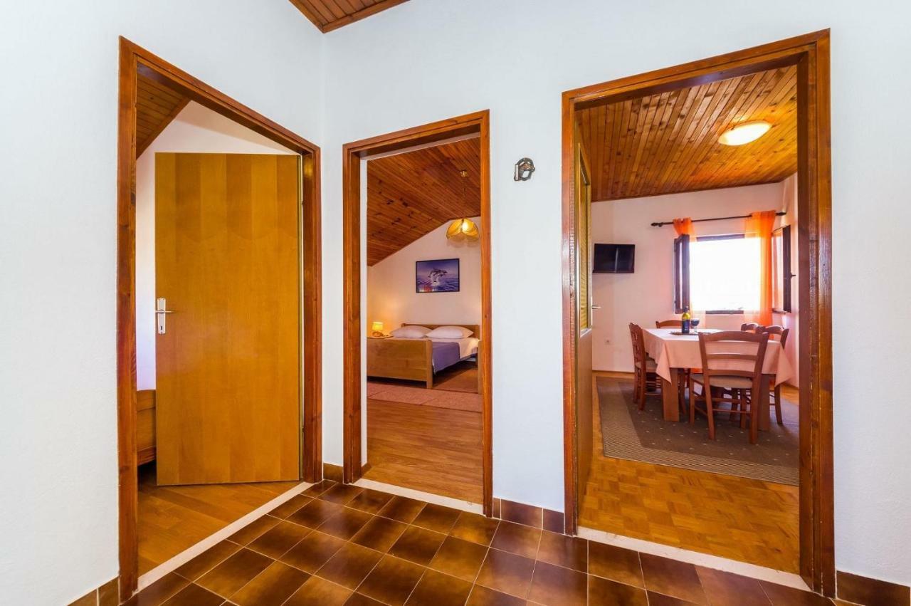 Apartment Matkos - With Garden And Terrace Нін Екстер'єр фото